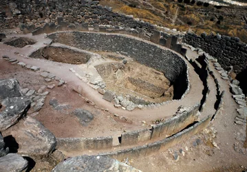 Vue aérienne du premier cercle de tombes (cimetière royal) découvert par l