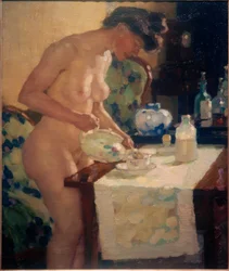 Modèle à la table de thé