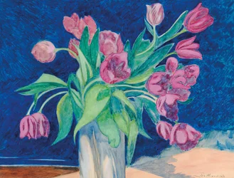 Tulipes roses dans un vase, en arrière-plan un paysage marin avec des dunes, 1935