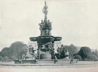 Fontaine à Curraghmore, le siège du très honorable marquis de Waterford, c1915