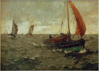 Chalutier en mer par temps nuageux