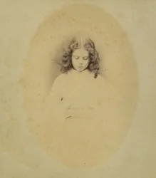 Edith Liddell assise à côté d