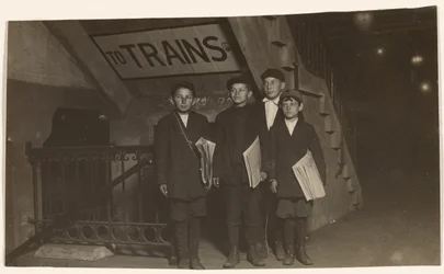 [Quatre Newsies à l