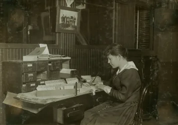 Malvina Amundsen, jeune fille de bureau de 15 ans, travaille à l