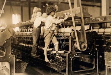 Garçons de filature dans une usine de coton en Géorgie, vers 1909