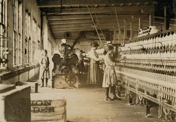 Deux jeunes fileuses dans les Catawba Cotton Mills, Newton, Caroline du Nord, 1908
