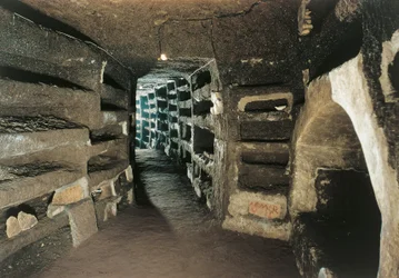 Galerie avec tombes de loculus