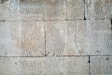 Code de Gortyne, inscription sur des dalles de pierre en dialecte dorien, Gortyne, Crète, Grèce, civilisation grecque, 5ème siècle av. J.-C. (photo)