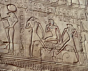 Reliefs muraux intérieurs représentant des offrandes aux divinités, détail montrant le jeune Ramsès II avec les divinités Thot et Horus