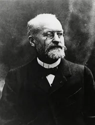 Portrait de Charles Louis Alphonse Laveran (1845-1922), bactériologiste médical français, prix Nobel de médecine en 1907 (photo par Eugène Pirou)