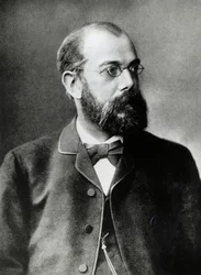 Portrait de Heinrich Hermann Robert Koch (1843-1910), médecin et bactériologiste allemand, prix Nobel de médecine en 1905 (photographie)