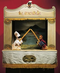 Punch (Pulcinella) et Pasquale Terremoto, marionnettes du théâtre Maria Imperatrice Guarattelle, Naples, Italie (photo)