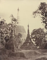 Rangoon : Vue rapprochée de la pagode Shwe Dagon