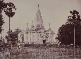 Thayet Myo: Pagode au sud du cantonnement