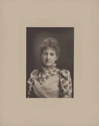 Portrait de la pianiste et compositrice Liza Lehmann