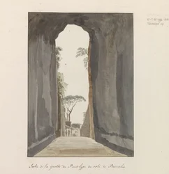 Sortie de la grotte Crypta Neapolitana (ou Grotta di Posillipo) sur la côte de Pouzzoles