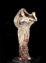 La Nature se dévoilant à la Science, sculpture en marbre et onyx de Louis-Ernest Barrias (1841-1905), 1899. Paris, Musée d
