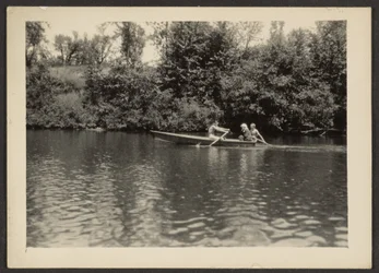 [Course de bateaux sur la rivière Rogue]