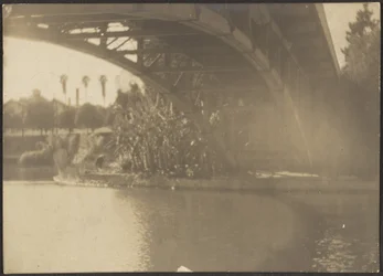 [Pont sur la rivière]