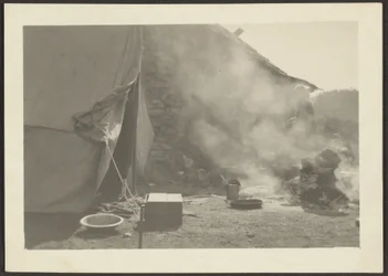 [Scène de camp]