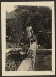 [Danseuse dans le jardin]