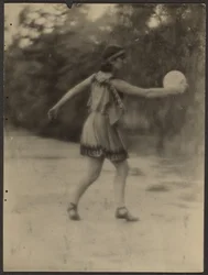 [Danseuse avec disque]