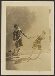 [Danseurs sur le toit]