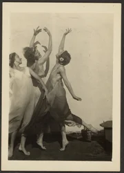 [Danseurs sur le toit]