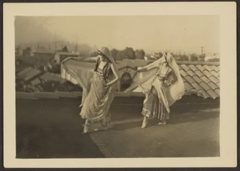 Danseurs sur un toit