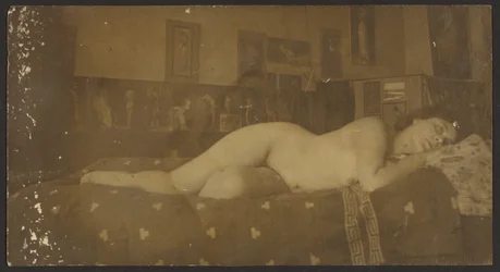 [Female Nude]