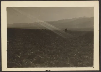 [Figure dans le paysage]