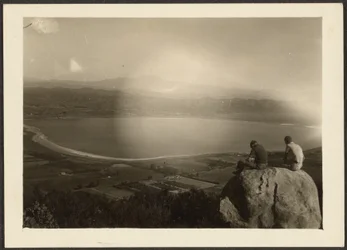 [Figures dans un paysage]