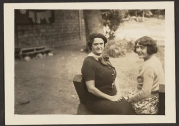 [Florence et une amie dans l
