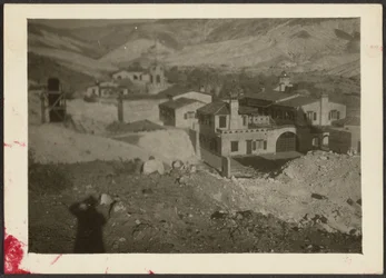 [Paysage avec bâtiments]