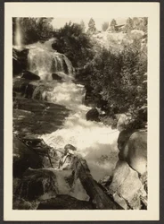 [Paysage avec cascade]