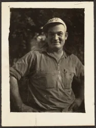 [Homme avec chapeau Valite Inc.]