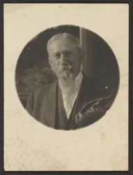 [Homme à la longue barbe]
