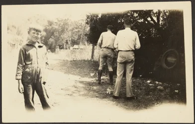 [Hommes à l