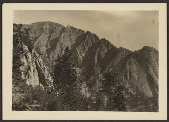 [Paysage montagneux]