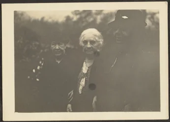 [Mme Fleckenstein et ses amis]