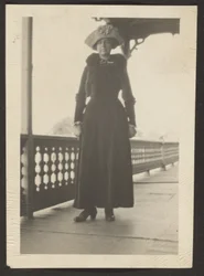[Femme au balcon]