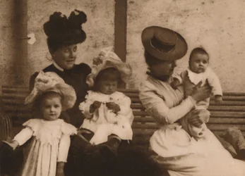 Femmes et enfants, 1937