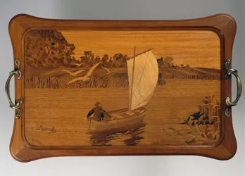 Plateau avec scène de lac, par Louis Majorelle (1859-1926), bois, France, 20e siècle