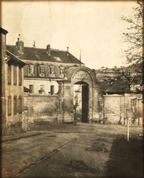 Entrée de la manufacture de Sèvres, vers 1852