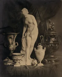 Nature morte avec statuette et vases