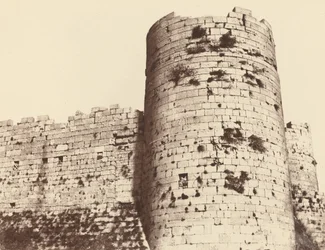 Kalaat-El-Hosn, Deuxième Enceinte, Extérieur, Tour d