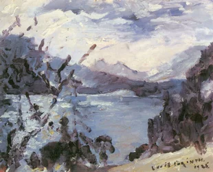 Lac de Walchen avec chaîne de montagnes et pente du rivage