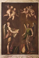 Gênes, Duomo (cathédrale Saint-Laurent), sacristie, chapelle : "Anges avec insignes épiscopaux, livres et branches de palmier", par Luca Cambiaso, vers 1580