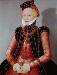 Portrait de jeune femme richement vêtue, portant un chapeau et des bijoux
