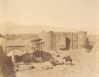 [Porte du gouvernement, Téhéran, Iran], 1840s-60s